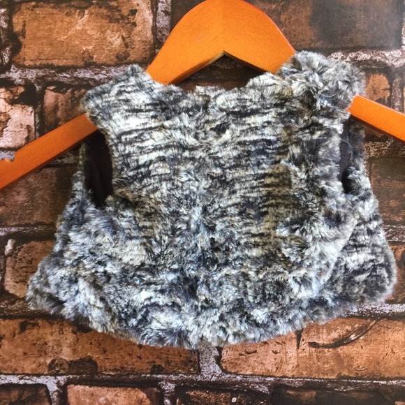 Sucre D’Orge Cropped Faux Fur Vest - Picture 3 of 3